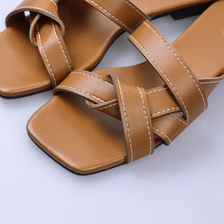 Square-toe twist sandals