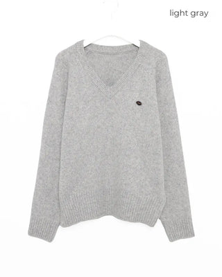 Oval Tag V-Neck Raglan Shoulder Knit Sweater