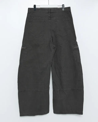 Pigmented side pockets, stitched details, wide cotton pants