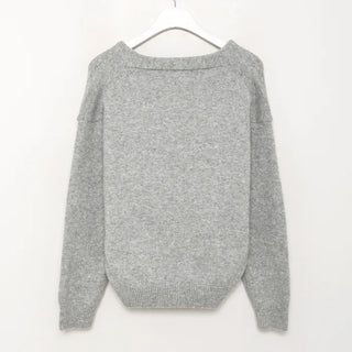 Deep V-neck loose knit