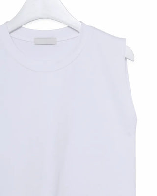 Round neck sleeveless