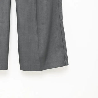 Wide-fit slacks with two pleats