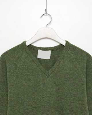 V-neck raglan knit