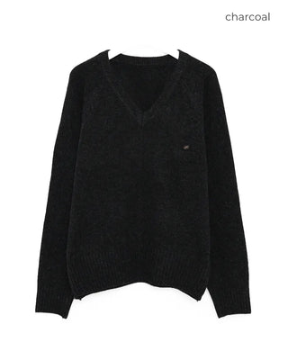 Oval Tag V-Neck Raglan Shoulder Knit Sweater