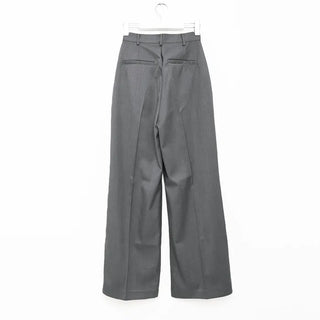 Wide-fit slacks with two pleats