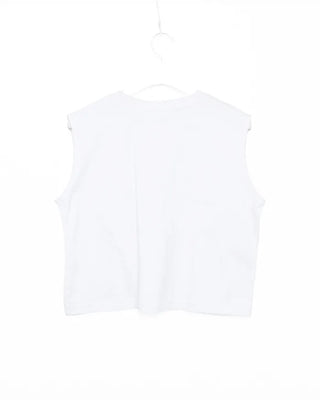 Simple sleeveless T-shirt