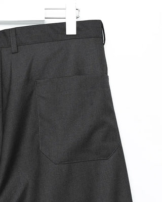 Simple pleated slacks