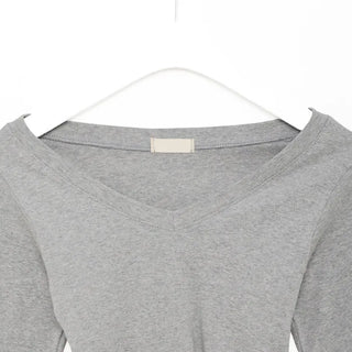 V-neck slim long T-shirt