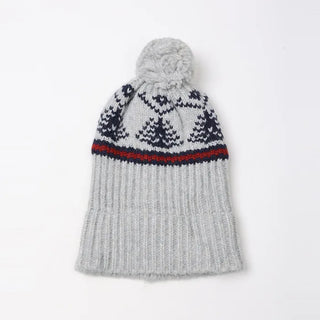 Pom-pom tree knit hat