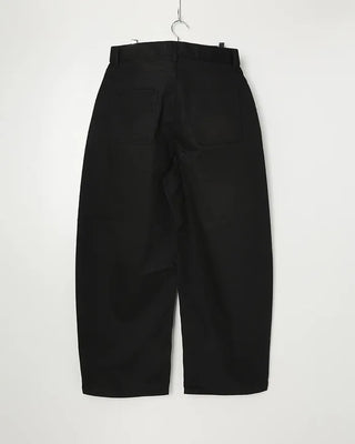 Curved silhouette wide pants