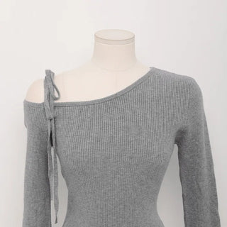 One-shoulder long-sleeved T-shirt