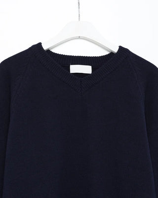Unisex V-neck knit