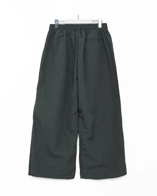 Side-tuck snap-button pants