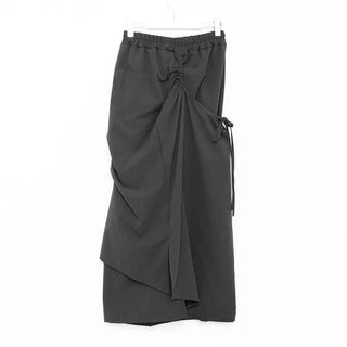 Low-balance pintuck long skirt