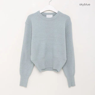 Simple and colorful knitwear