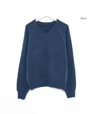 V-neck stitched raglan knit sweater