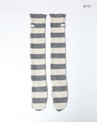Scalloped hem border knee-high socks