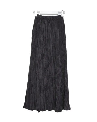 Pleated long skirt