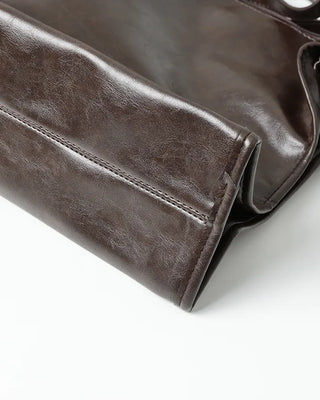 Two-line leather shoulder bag