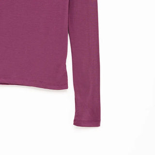 Toned-down color turtleneck T-shirt