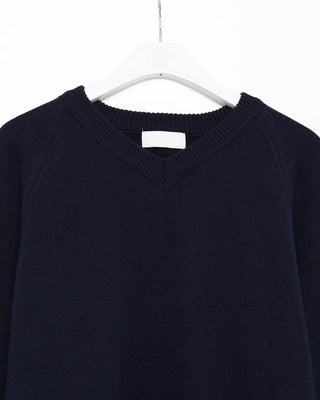 (Unisex) V-neck raglan high-gauge knit
