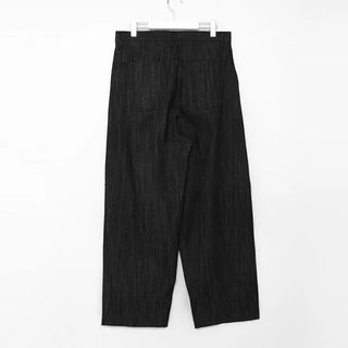 Center-tuck rigid baggy jeans