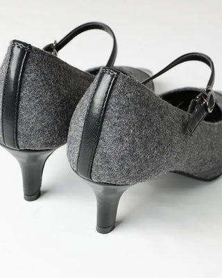 Pointed-toe strap heels