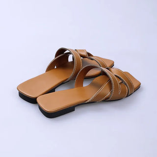 Square-toe twist sandals