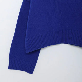 Side-slit cropped turtleneck knit