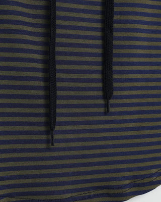 Raglan Border Off-Shoulder T-Shirt