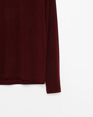 Round neck long-sleeve T-shirt