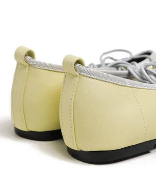 Lace-up flat shoes