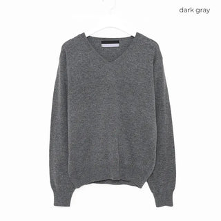 Light cashmere V-neck knitwear