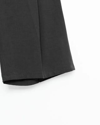 Unisex Bermuda shorts with tuck loops