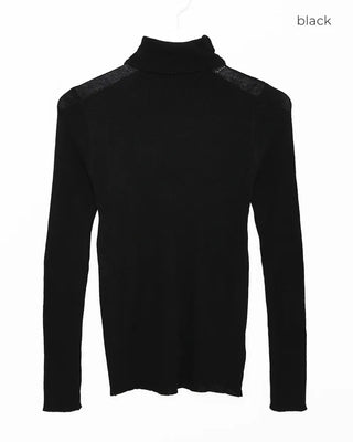 Colored turtleneck knit