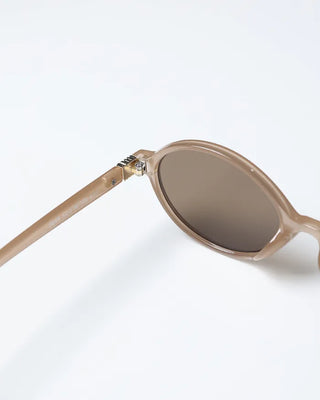 Round-shaped sunglasses