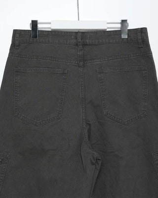 Pigmented side pockets, stitched details, wide cotton pants