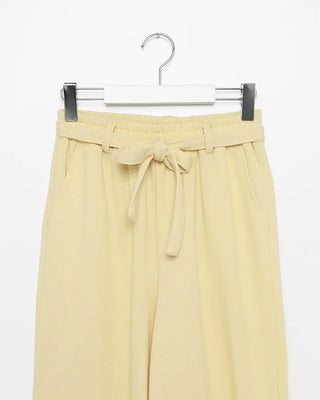 Wide-leg pants with waist ribbon
