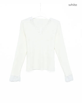 V-neck lace-point knit