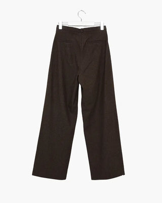 One-pleat slacks