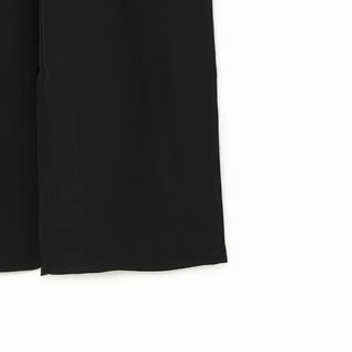Two-button pleated slacks