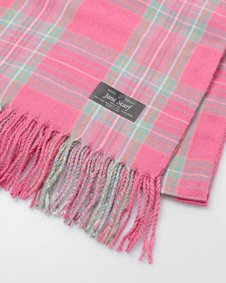 Checkered pattern muffler