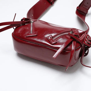 Zipper detail shoulder bag