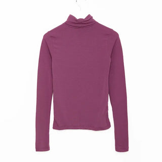 Toned-down color turtleneck T-shirt