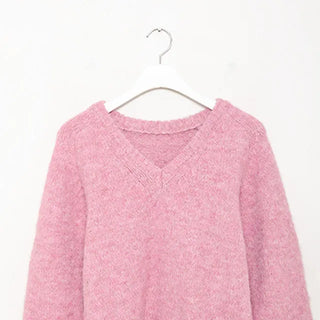 Wool back tag detail V-neck oversized knit