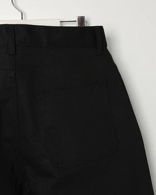 Curved silhouette wide pants