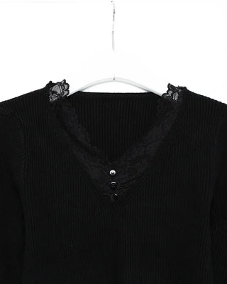 V-neck lace-point knit