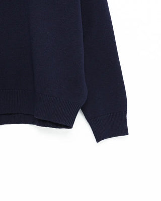 Simple V-neck knit