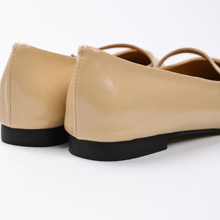 Basic flat shoes