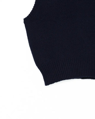 U-neck wool vest
